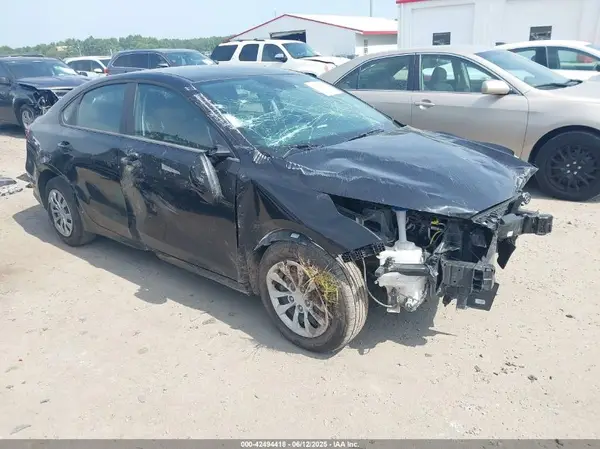 3KPF24AD5RE767506 2024 KIA FORTE - Image 1