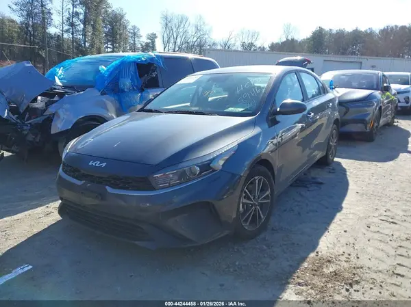 3KPF24AD5RE768946 2024 KIA FORTE - Image 2