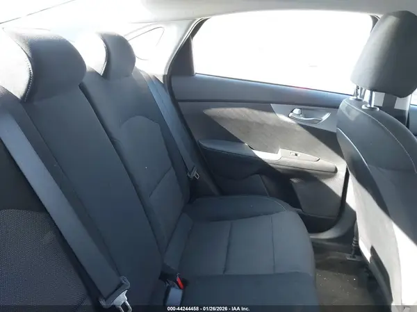 3KPF24AD5RE768946 2024 KIA FORTE - Image 8