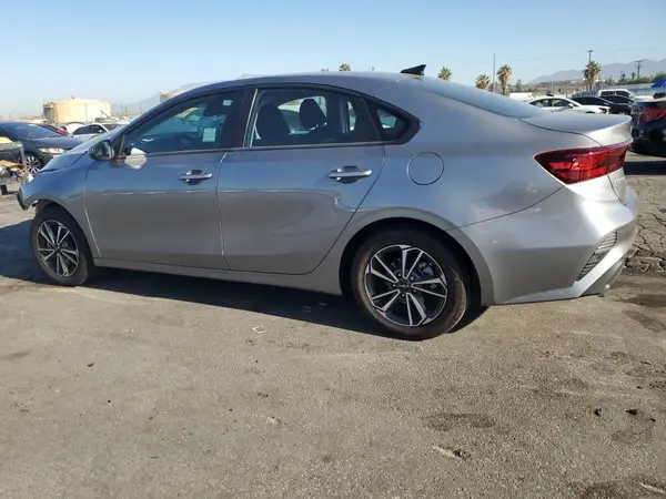 3KPF24AD5RE772575 2024 KIA FORTE - Image 2