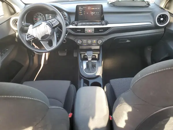 3KPF24AD5RE772575 2024 KIA FORTE - Image 8