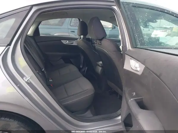3KPF24AD5RE772737 2024 KIA FORTE - Image 8