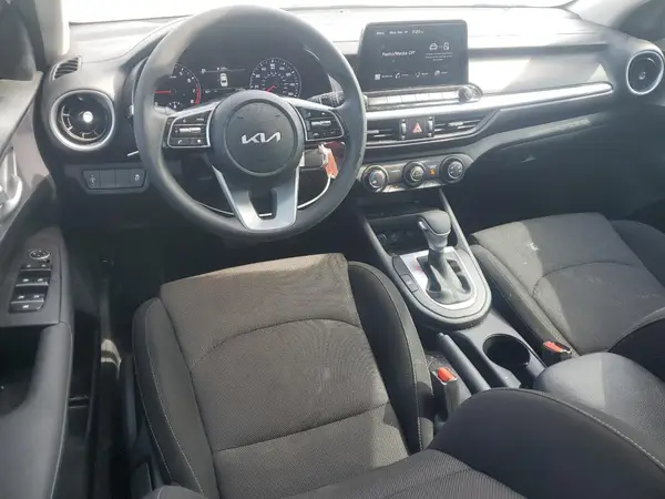 3KPF24AD5RE773077 2024 KIA FORTE - Image 8