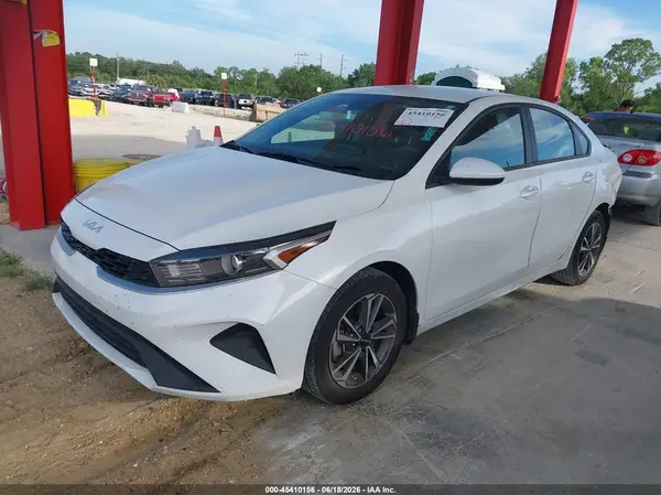 3KPF24AD5RE775833 2024 KIA FORTE - Image 2