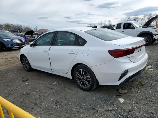 3KPF24AD5RE778506 2024 KIA FORTE - Image 2