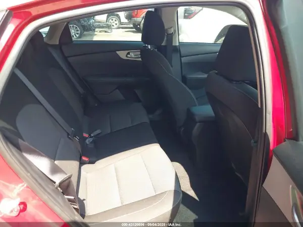 3KPF24AD5RE778926 2024 KIA FORTE - Image 8