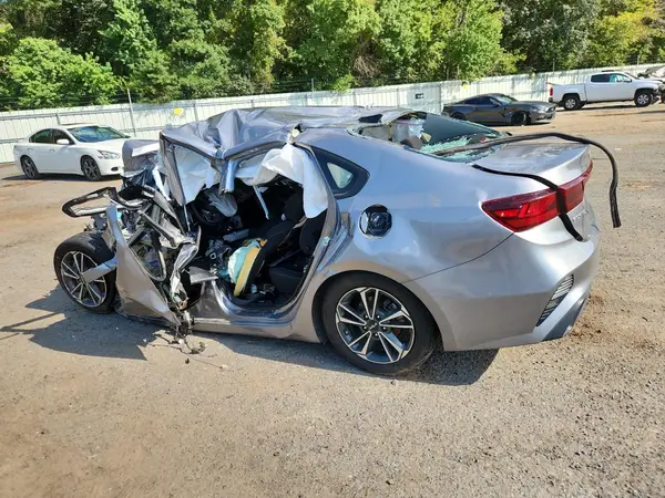 3KPF24AD5RE779607 2024 KIA FORTE - Image 2