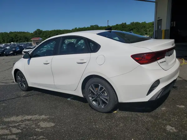 3KPF24AD5RE783026 2024 KIA FORTE - Image 2