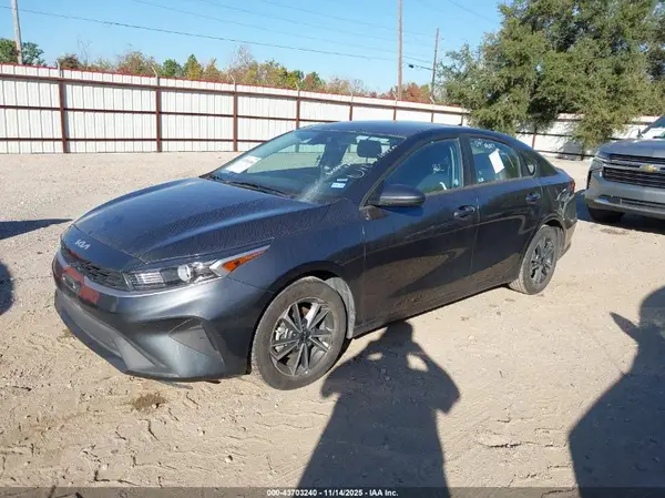 3KPF24AD5RE784063 2024 KIA FORTE - Image 2