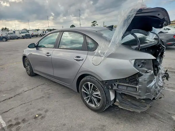 3KPF24AD5RE785925 2024 KIA FORTE - Image 2
