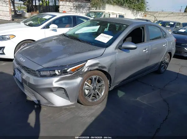 3KPF24AD5RE786928 2024 KIA FORTE - Image 2