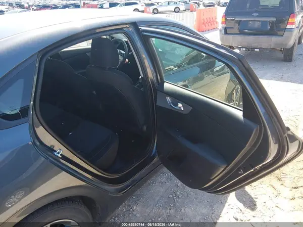 3KPF24AD5RE790008 2024 KIA FORTE - Image 8