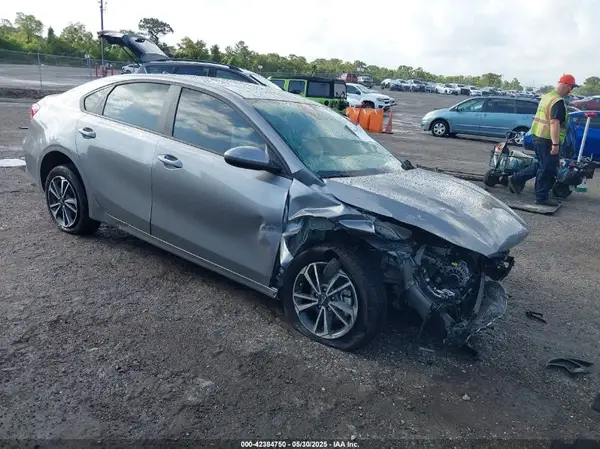 3KPF24AD5RE791417 2024 KIA FORTE - Image 1