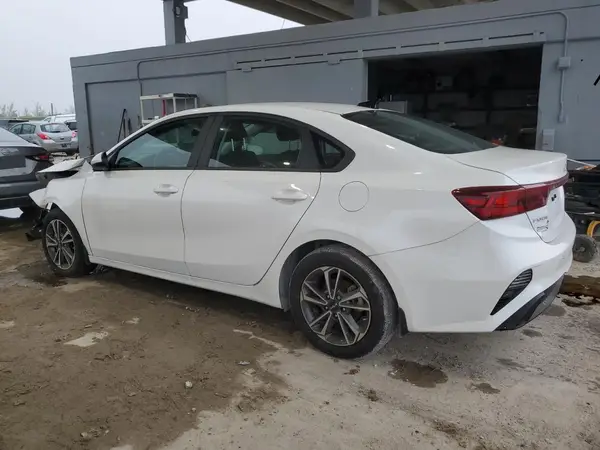 3KPF24AD5RE793460 2024 KIA FORTE - Image 2