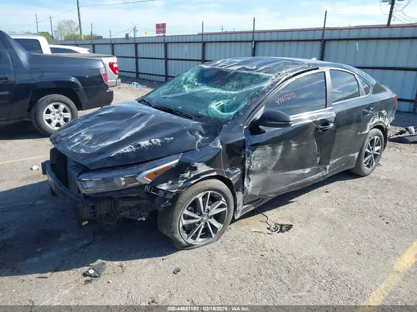 3KPF24AD5RE796374 2024 KIA FORTE - Image 2