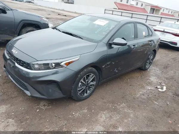 3KPF24AD5RE798979 2024 KIA FORTE - Image 2