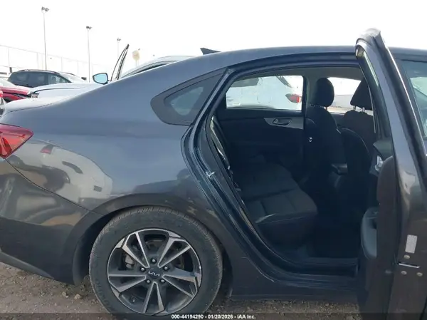 3KPF24AD5RE798982 2024 KIA FORTE - Image 8