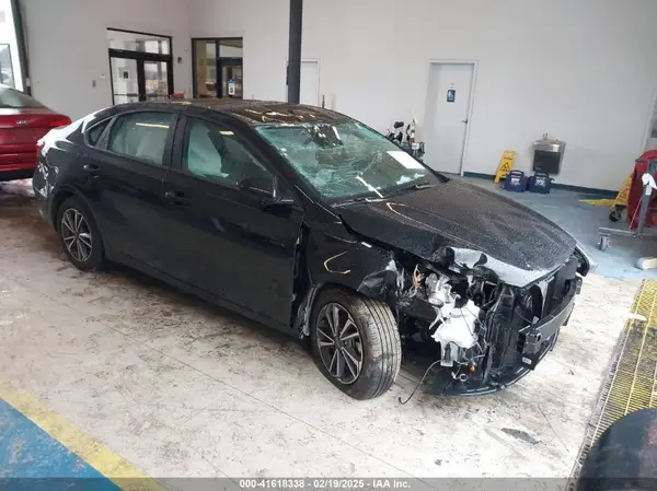 3KPF24AD5RE805557 2024 KIA FORTE - Image 1