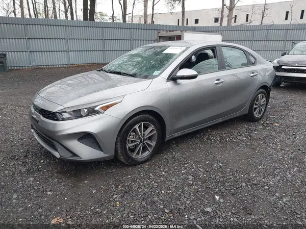 3KPF24AD5RE805879 2024 KIA FORTE - Image 2