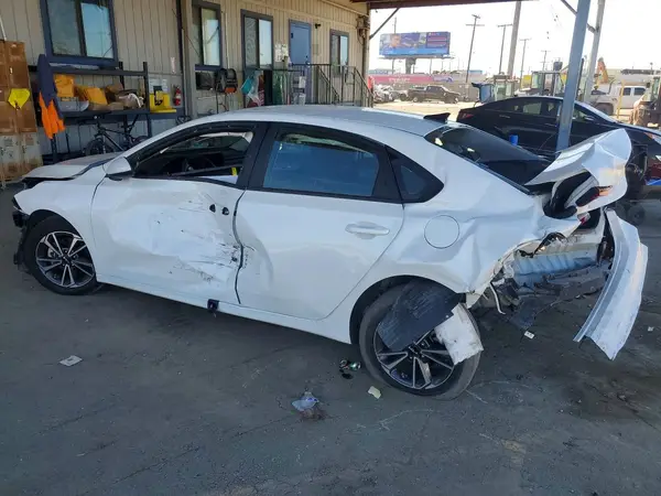 3KPF24AD5RE807695 2024 KIA FORTE - Image 2