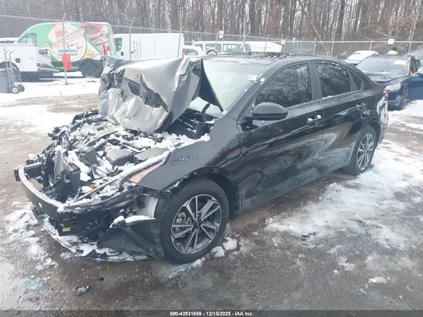 3KPF24AD5RE807700 2024 KIA FORTE - Image 2