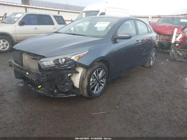 3KPF24AD5RE810130 2024 KIA FORTE - Image 2