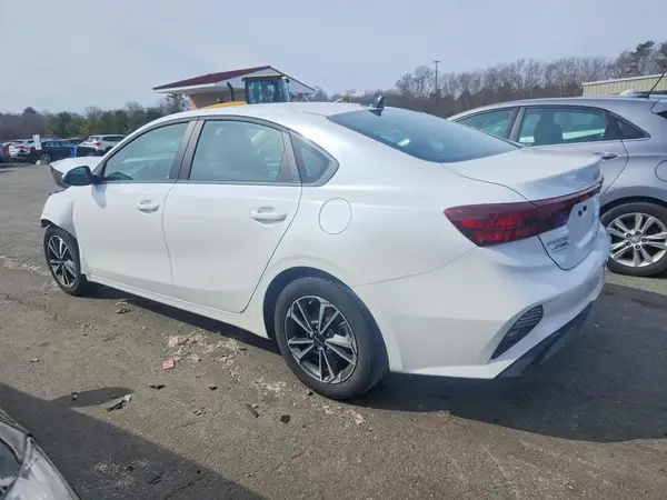 3KPF24AD5RE810676 2024 KIA FORTE - Image 2