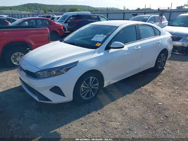 3KPF24AD5RE811326 2024 KIA FORTE - Image 2