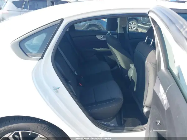 3KPF24AD5RE811326 2024 KIA FORTE - Image 8