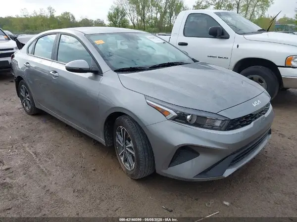 3KPF24AD5RE811424 2024 KIA FORTE - Image 1