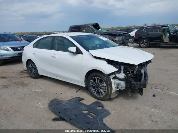 3KPF24AD5RE812444 2024 KIA FORTE - Image 1
