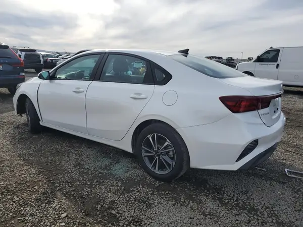 3KPF24AD5RE817322 2024 KIA FORTE - Image 2