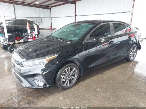 3KPF24AD5RE819586 2024 KIA FORTE - Image 2