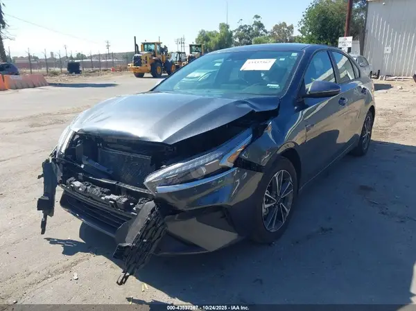 3KPF24AD5RE824707 2024 KIA FORTE - Image 2