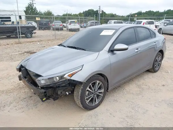 3KPF24AD5RE825694 2024 KIA FORTE - Image 2