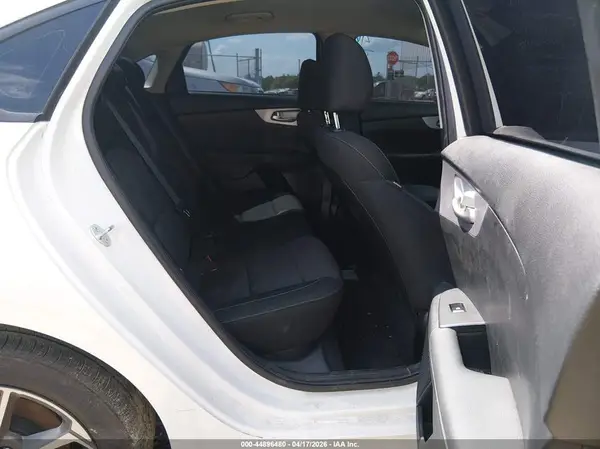 3KPF24AD5RE825775 2024 KIA FORTE - Image 8