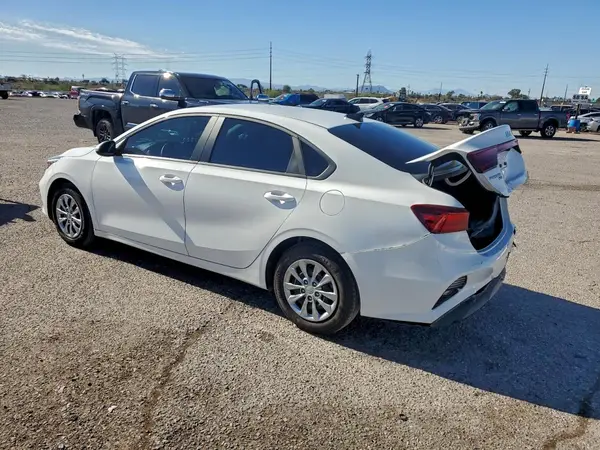 3KPF24AD5RE826456 2024 KIA FORTE - Image 2