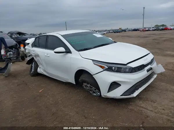 3KPF24AD5RE827588 2024 KIA FORTE - Image 1