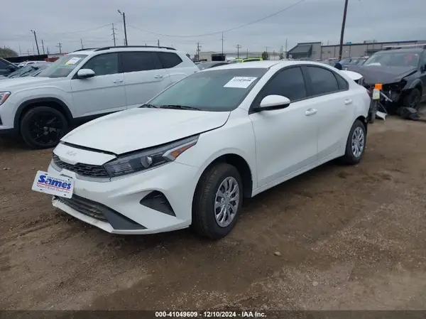 3KPF24AD5RE827588 2024 KIA FORTE - Image 2