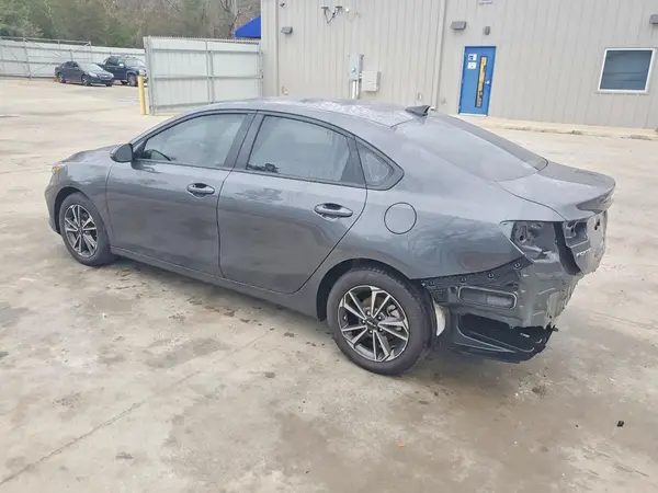 3KPF24AD5RE827705 2024 KIA FORTE - Image 2
