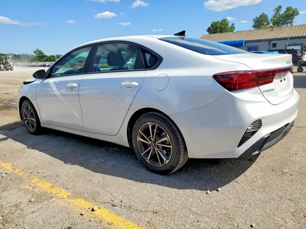 3KPF24AD5RE827820 2024 KIA FORTE - Image 2