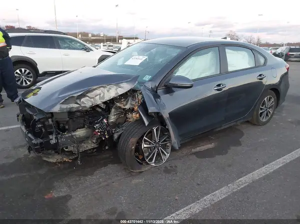 3KPF24AD5RE827994 2024 KIA FORTE - Image 2