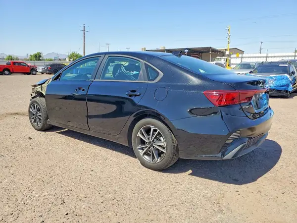 3KPF24AD5RE828398 2024 KIA FORTE - Image 2