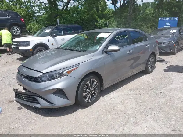 3KPF24AD5RE828580 2024 KIA FORTE - Image 2