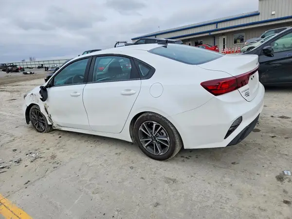 3KPF24AD5RE835237 2024 KIA FORTE - Image 2