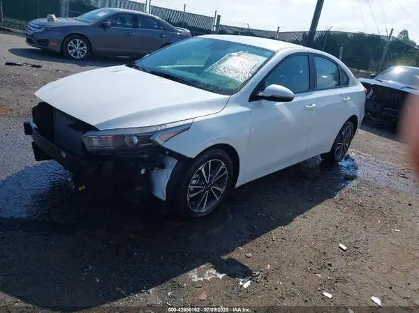 3KPF24AD5RE836579 2024 KIA FORTE - Image 2