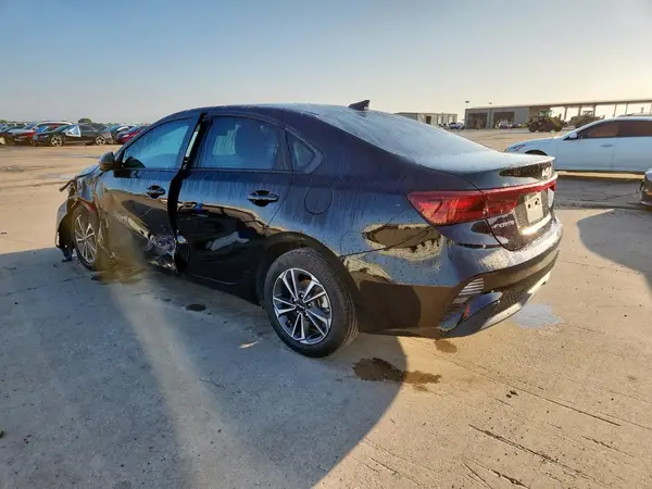 3KPF24AD5RE837795 2024 KIA FORTE - Image 2