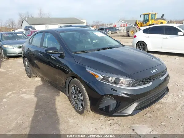 3KPF24AD5RE840129 2024 KIA FORTE - Image 1