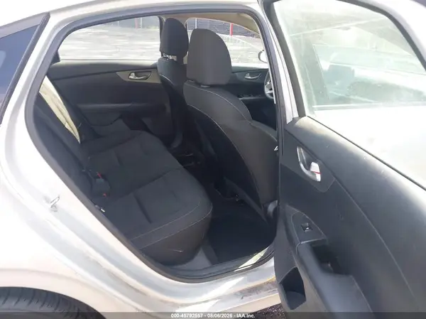3KPF24AD6KE006277 2019 KIA FORTE - Image 8