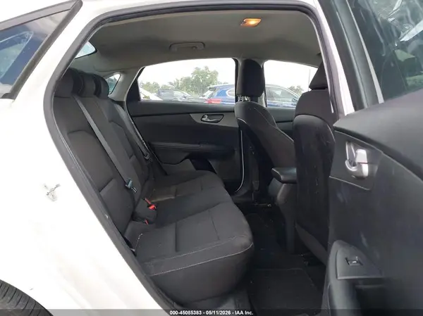 3KPF24AD6KE007607 2019 KIA FORTE - Image 8